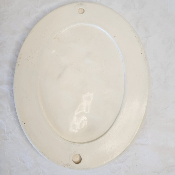 80s Victorian Cameo Wall Hangings - Picture 5 of 14